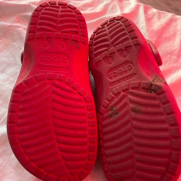 Red crocs - Picture 2 of 2
